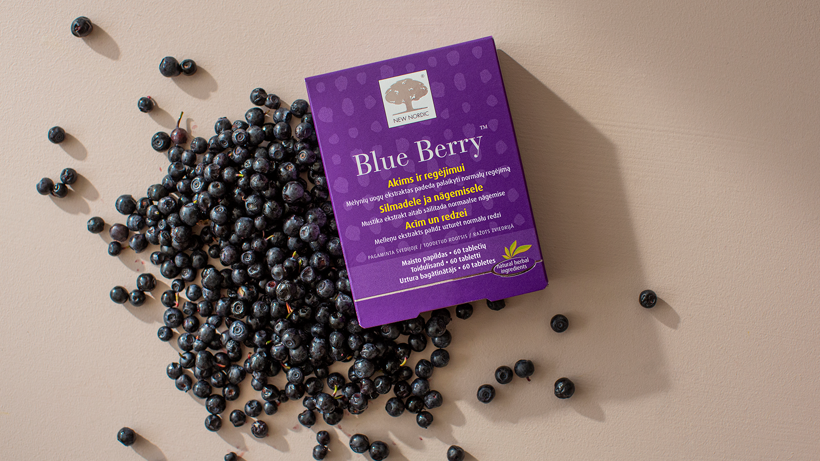 Silmade tervist toetav toidulisand aastateks – originaalne Blue Berry™ headus 25 Uus Nordic Blue Berry pakend on kujutatud mustikate keskel heledal taustal.
