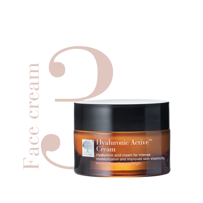 3. samm: Hyaluronic Active™ silmakreem, mis on näidatud nahahooldusrutiini kolmandana.