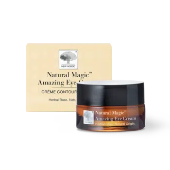 New Nordic Natural Magic™ imeline silmakreem pinguldab ja tugevdab silmaümbrust, samal ajal niisutades ja kaitstes nahka hüaluroonhappe, astelpaju, päevalilleõli, E-vitamiini ja granaatõuna abil.