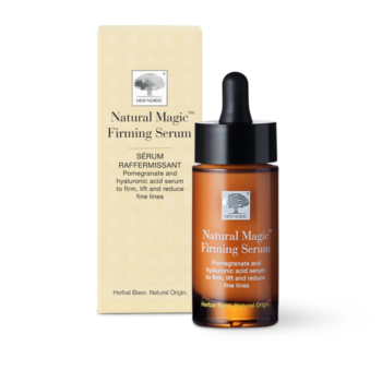 New Nordic Natural Magic™ pinguldav seerum pinguldab nahka, tõstab seda ja vähendab peeneid kortse granaatõuna, hüaluroonhappe ja astelpaju abil.