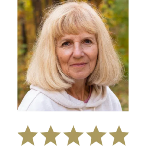 Magic Magnesium™ Malate 13 Naeratav blond naine looduses, all viis kuldset tähte.